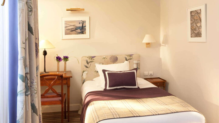 Chambre d'hôtel élégante et confortable 